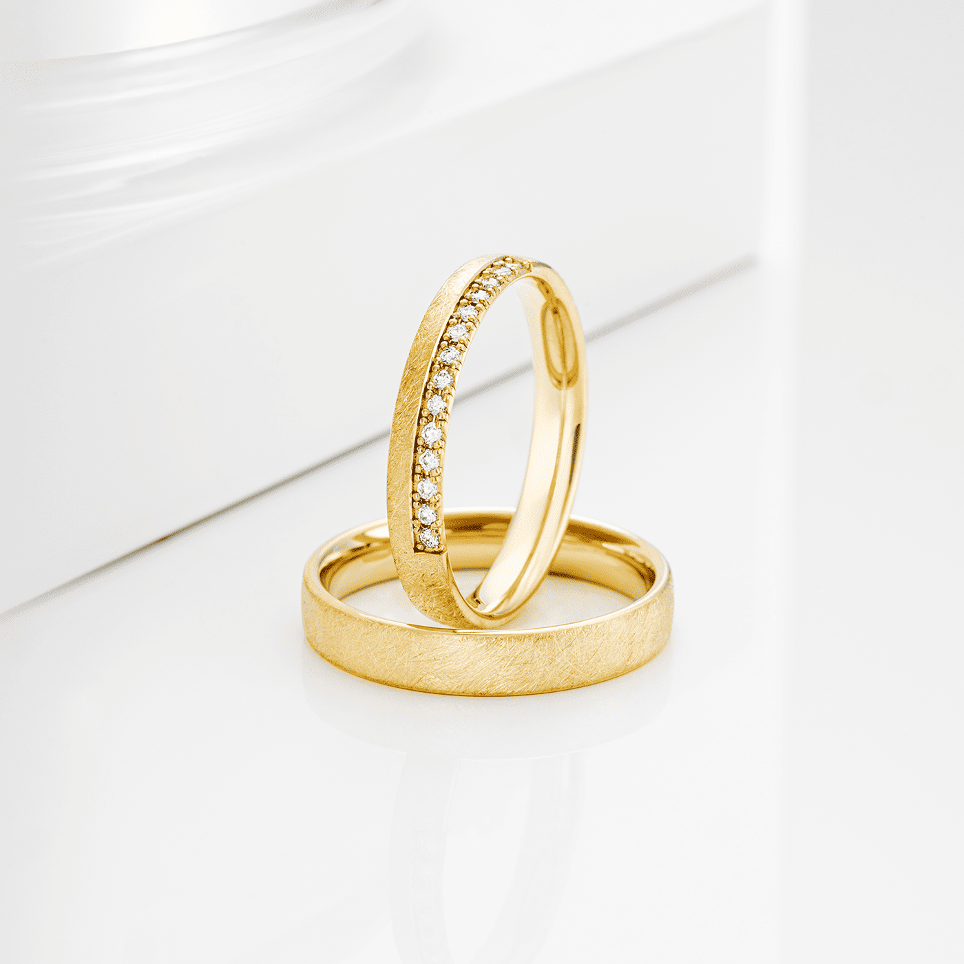 Trauring zus. ca. 0,10 ct. 585er Gelbgold Havanna